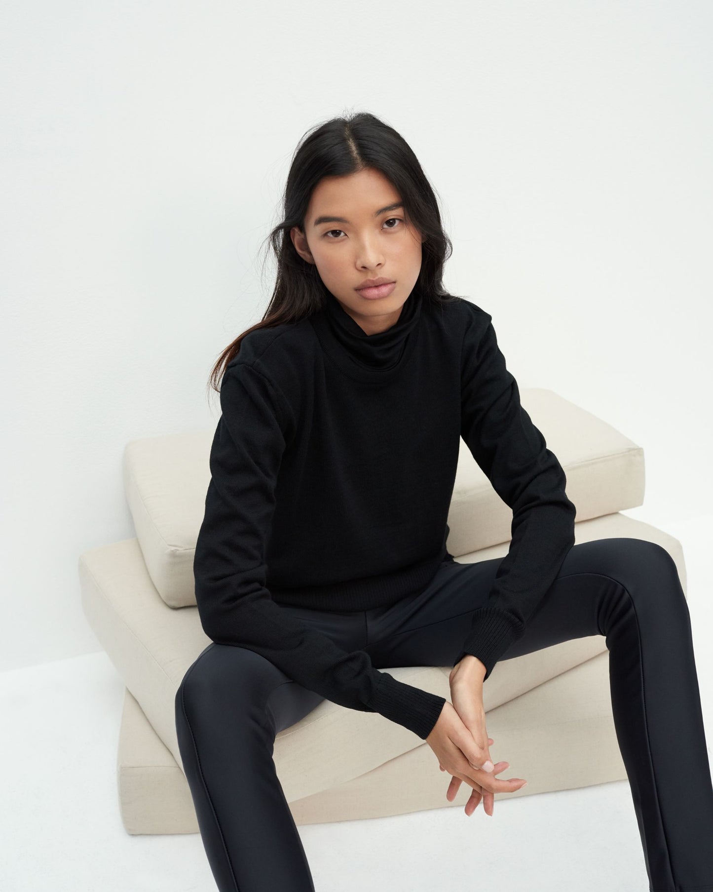01 Crewneck Black