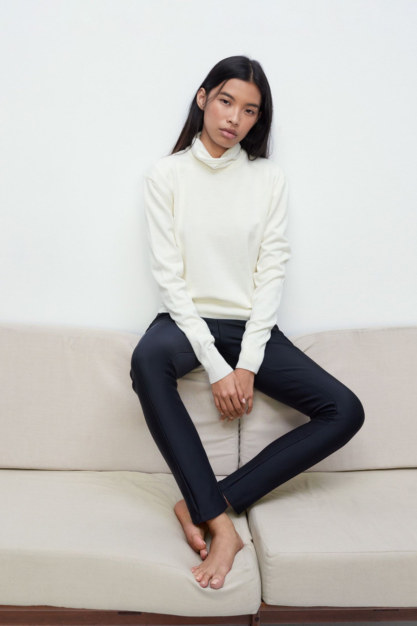 01 Crewneck Ivory