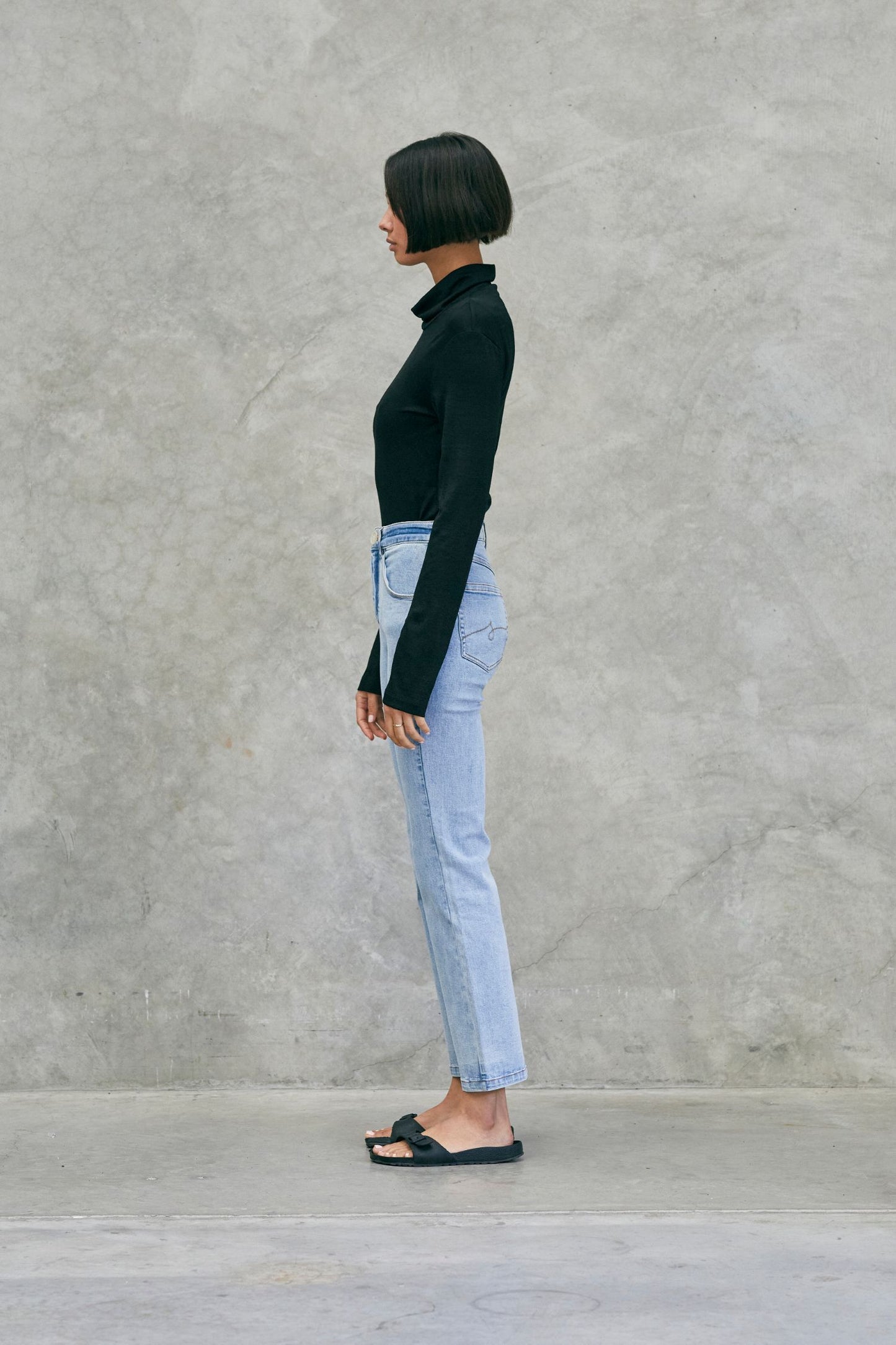 01 Turtleneck Black