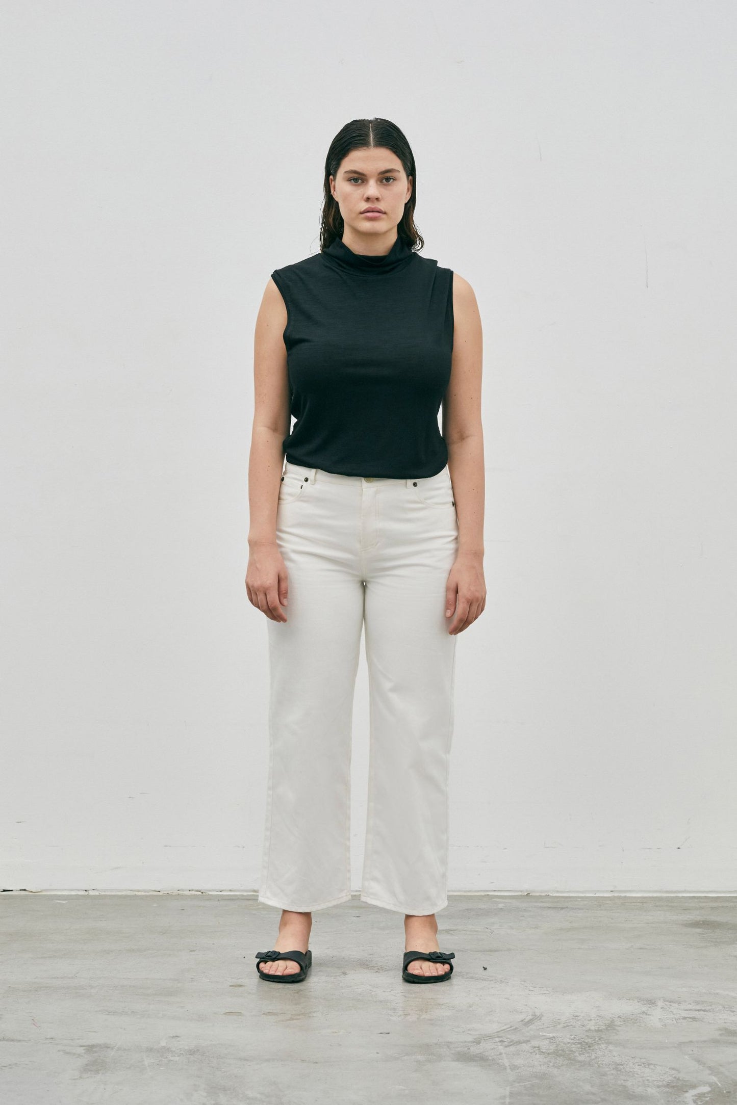 01 Turtleneck Singlet Black